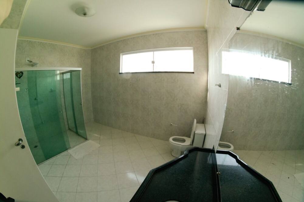 Photo of Bathroom in Aruana