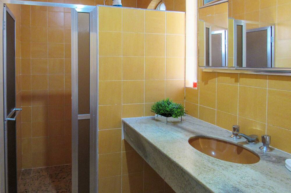 Photo of Bathroom in Sao Lourenco da Serra