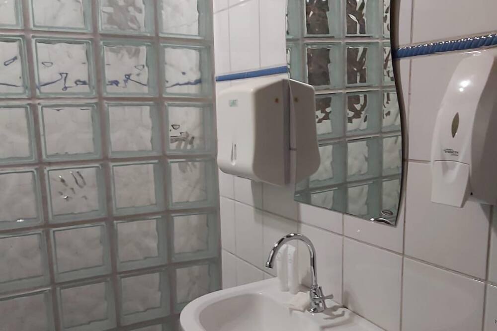 Photo of Bathroom in Piracaia