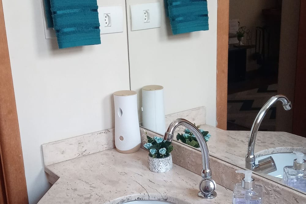 Photo of Bathroom in Vila Iara