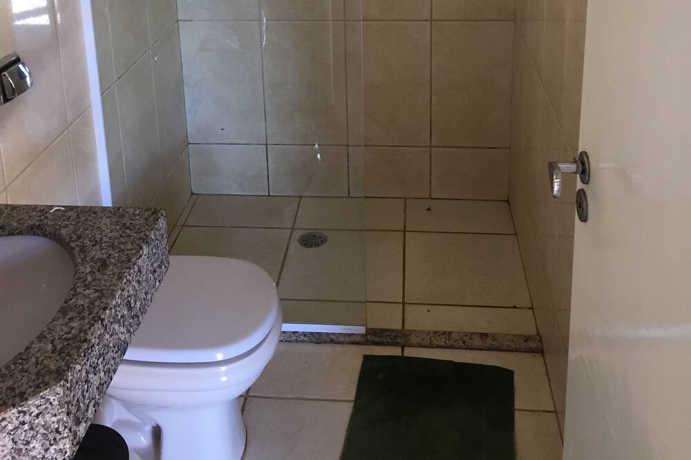 Photo of Bathroom in Piracaia