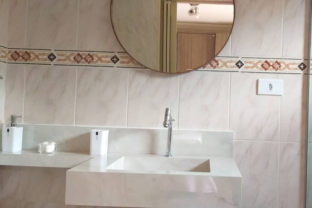Photo of Bathroom in Itapecerica da Serra