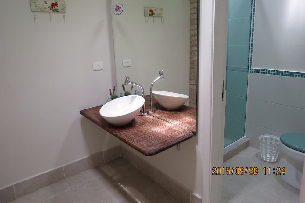 Photo of Bathroom in Guarutuba