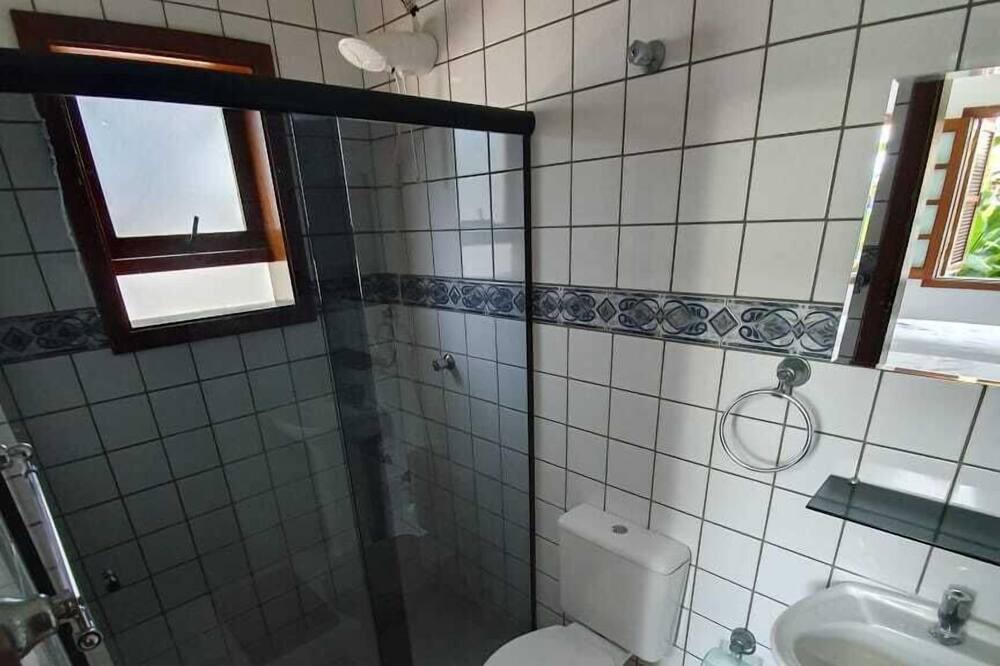 Photo of Bathroom in Guarutuba