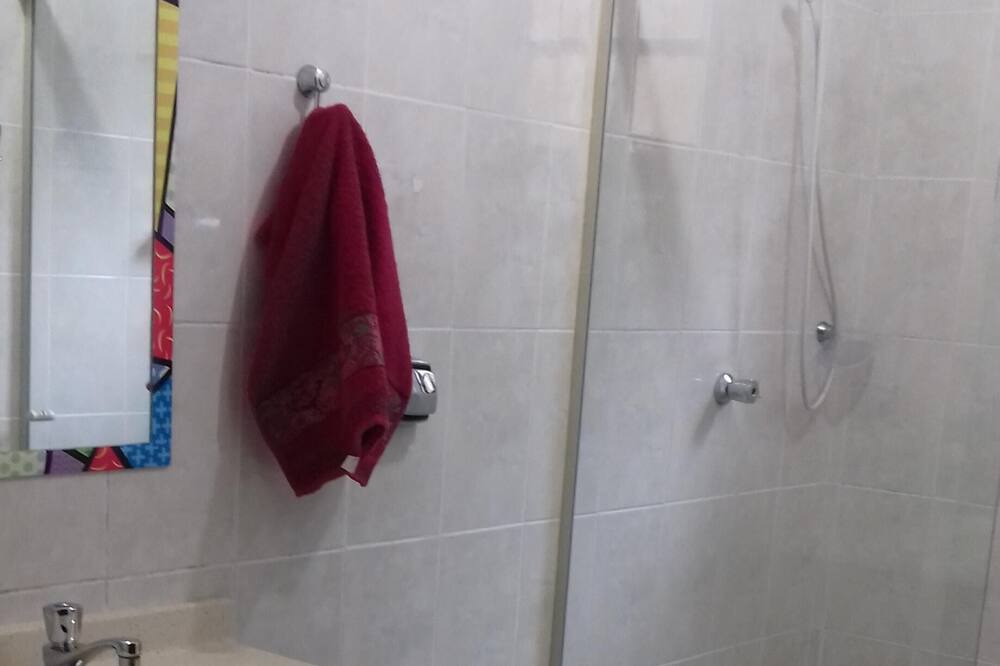 Photo of Bathroom in Guarutuba