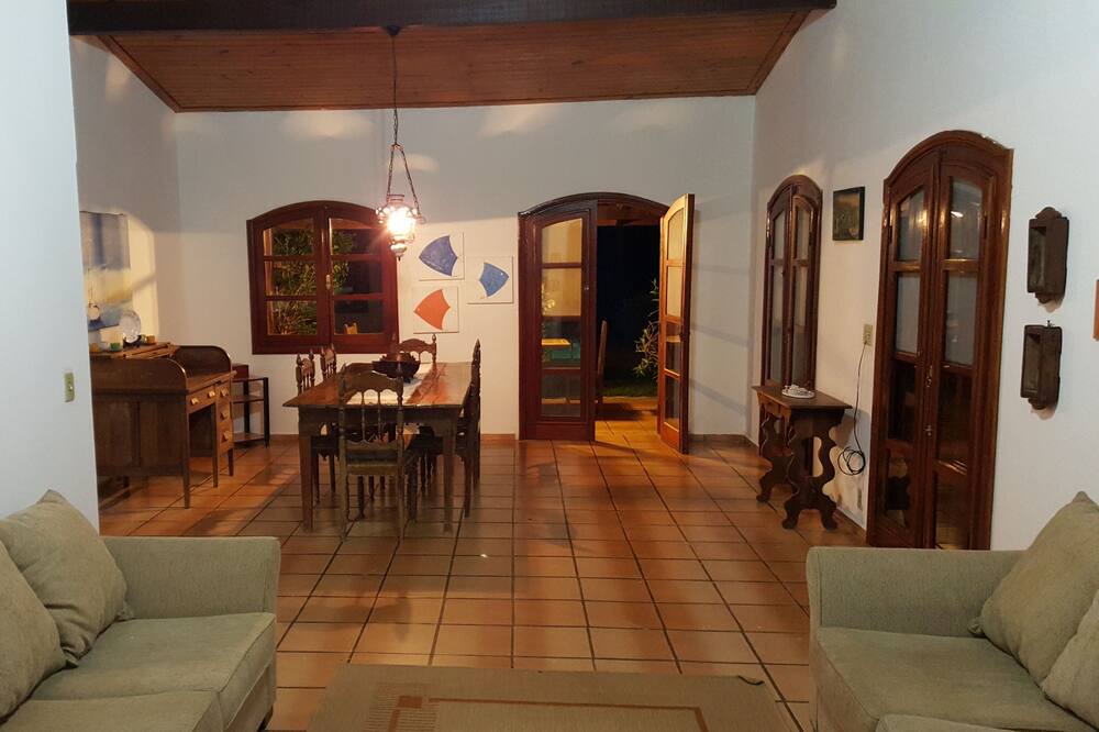 Photo of Livingroom in Alambari