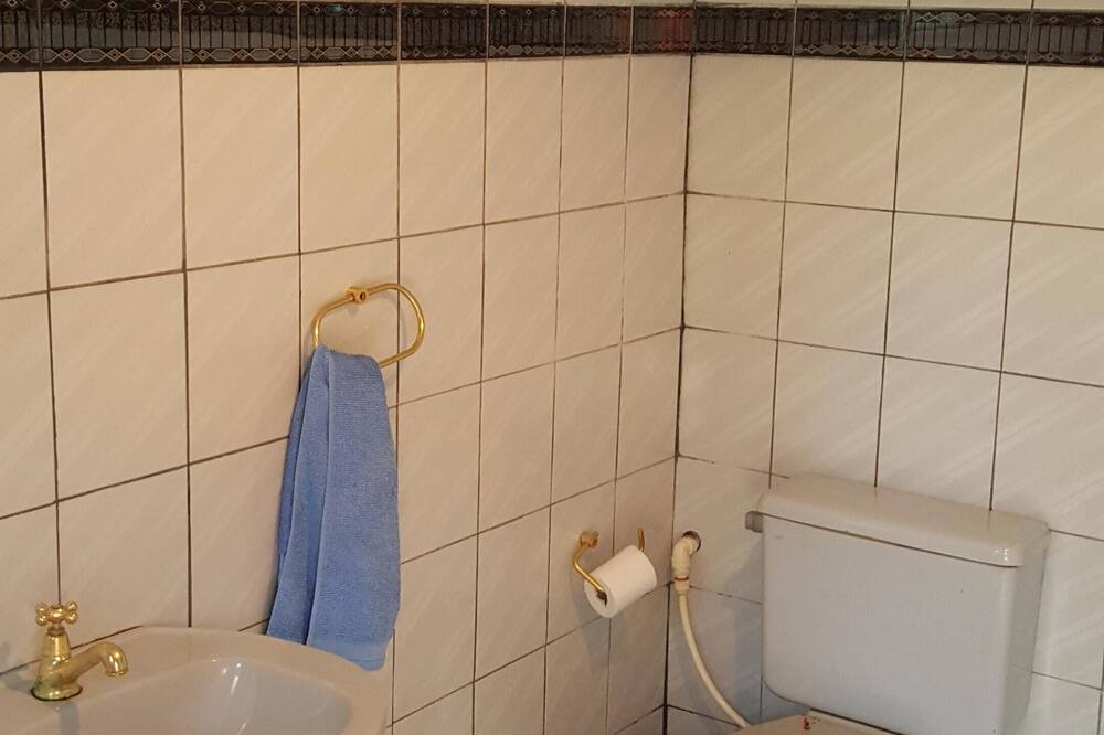 Photo of Bathroom in Alambari