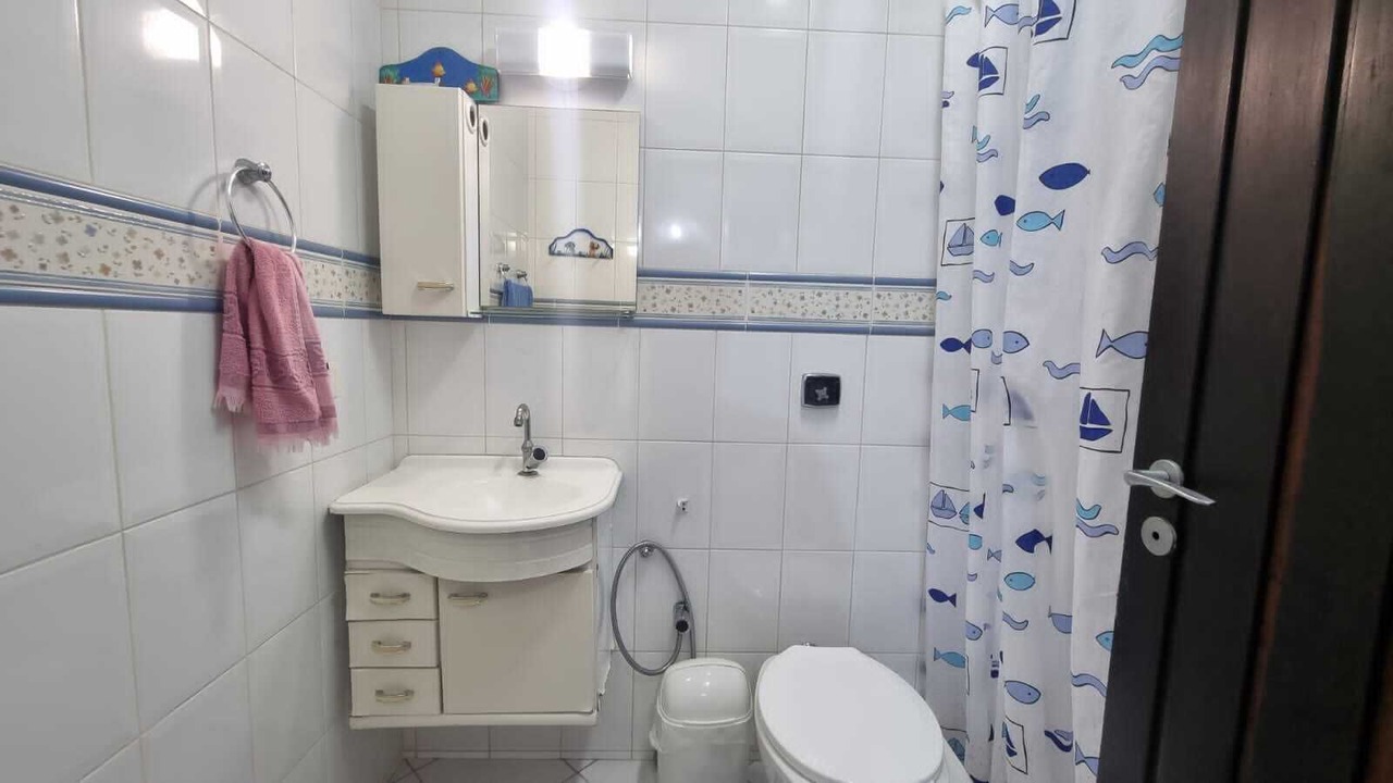 Photo of Bathroom in Praia da Enseada