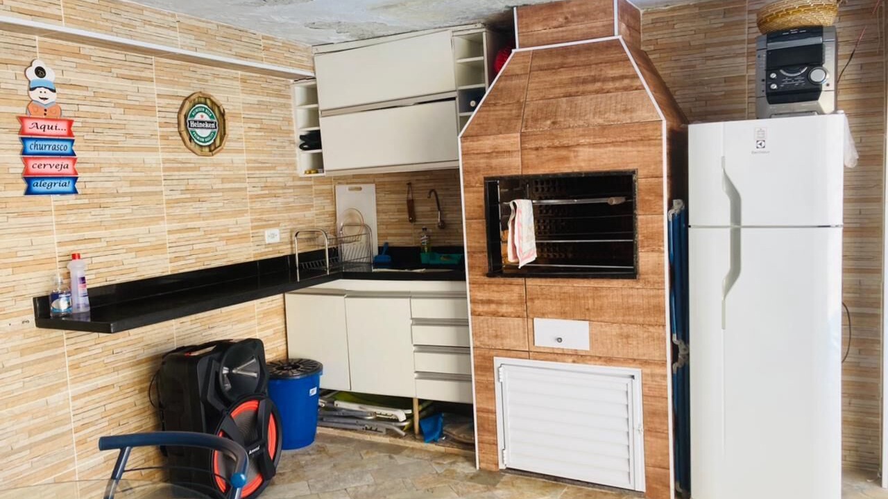 Photo of Kitchen in Real