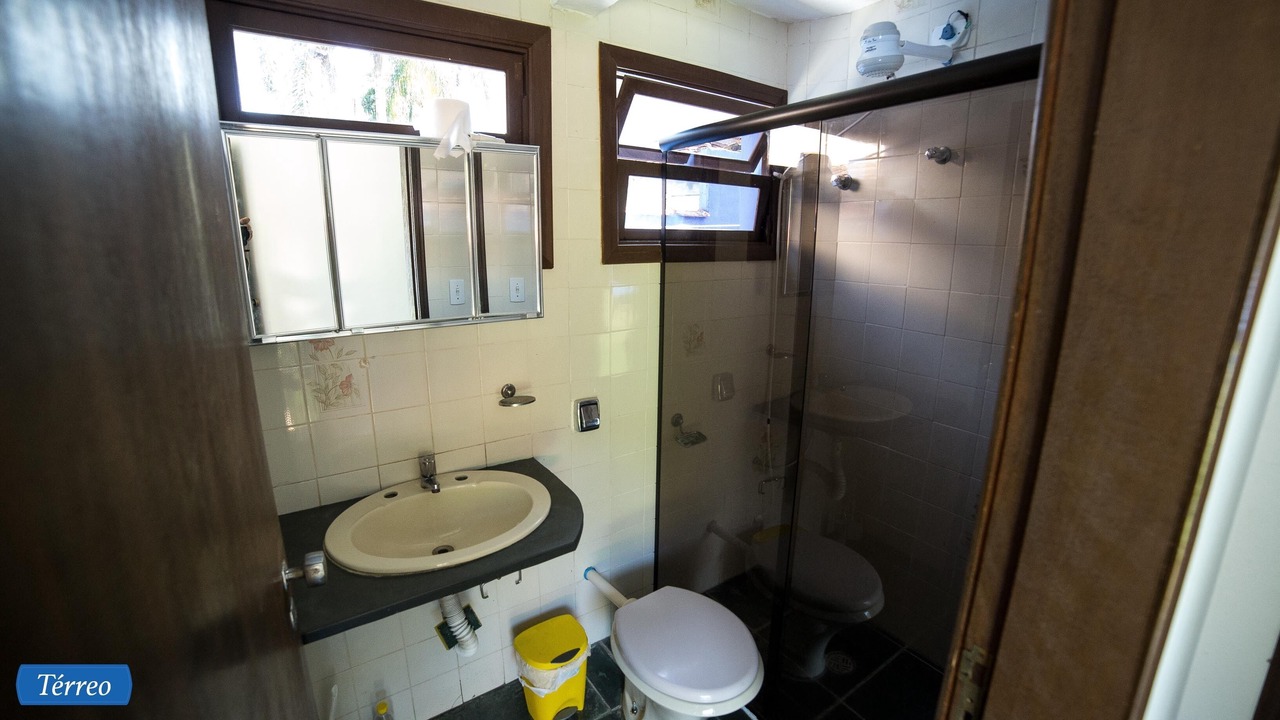 Photo of Bathroom in Praia da Enseada