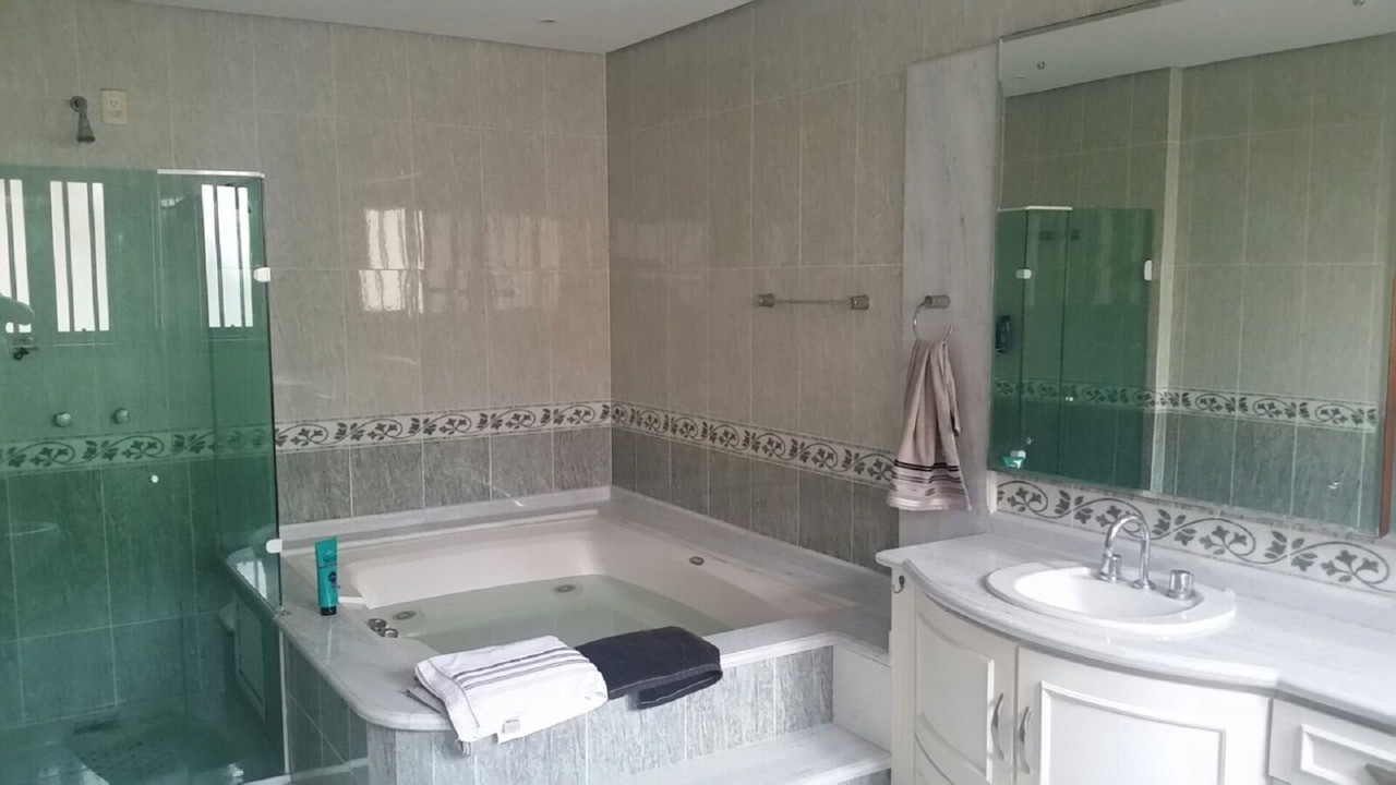 Photo of Bathroom in Jurere Internacional