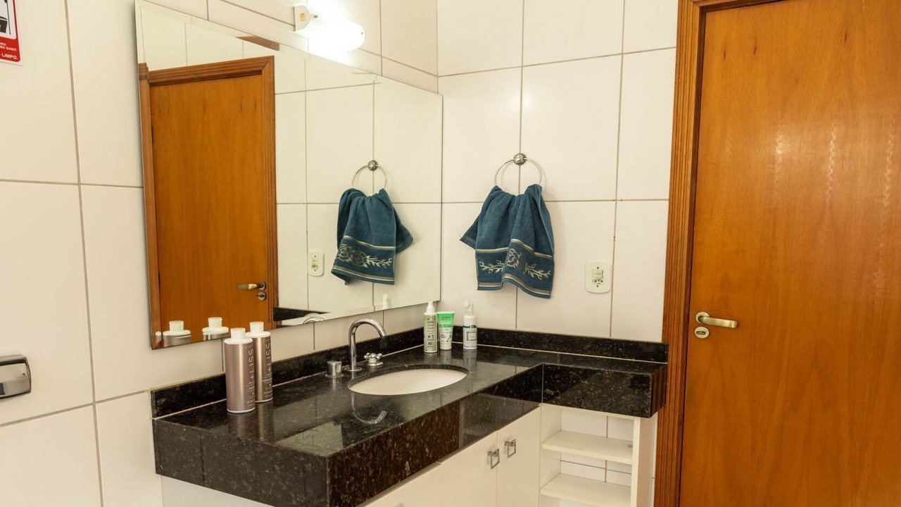 Photo of Bathroom in Penapolis
