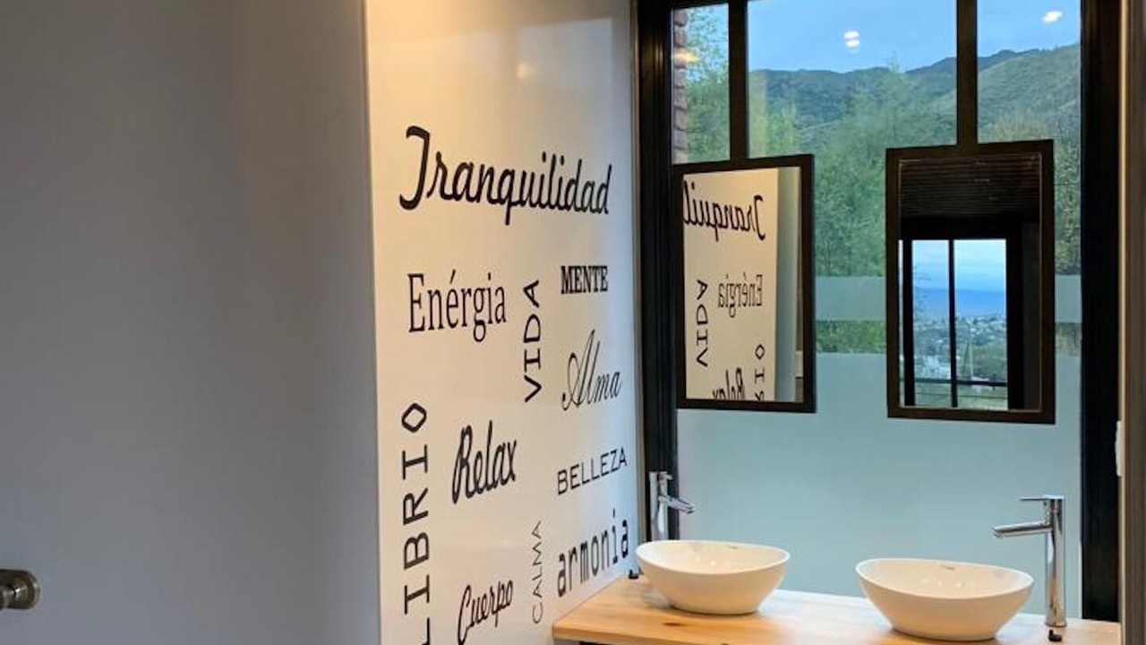 Photo of Bathroom in Dr. Enrique Zarate