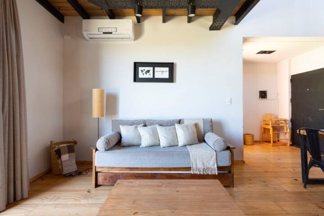 Photo of Livingroom in Dr. Enrique Zarate