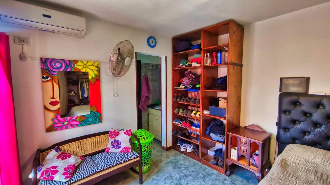 Photo of Livingroom in Dr. Enrique Zarate