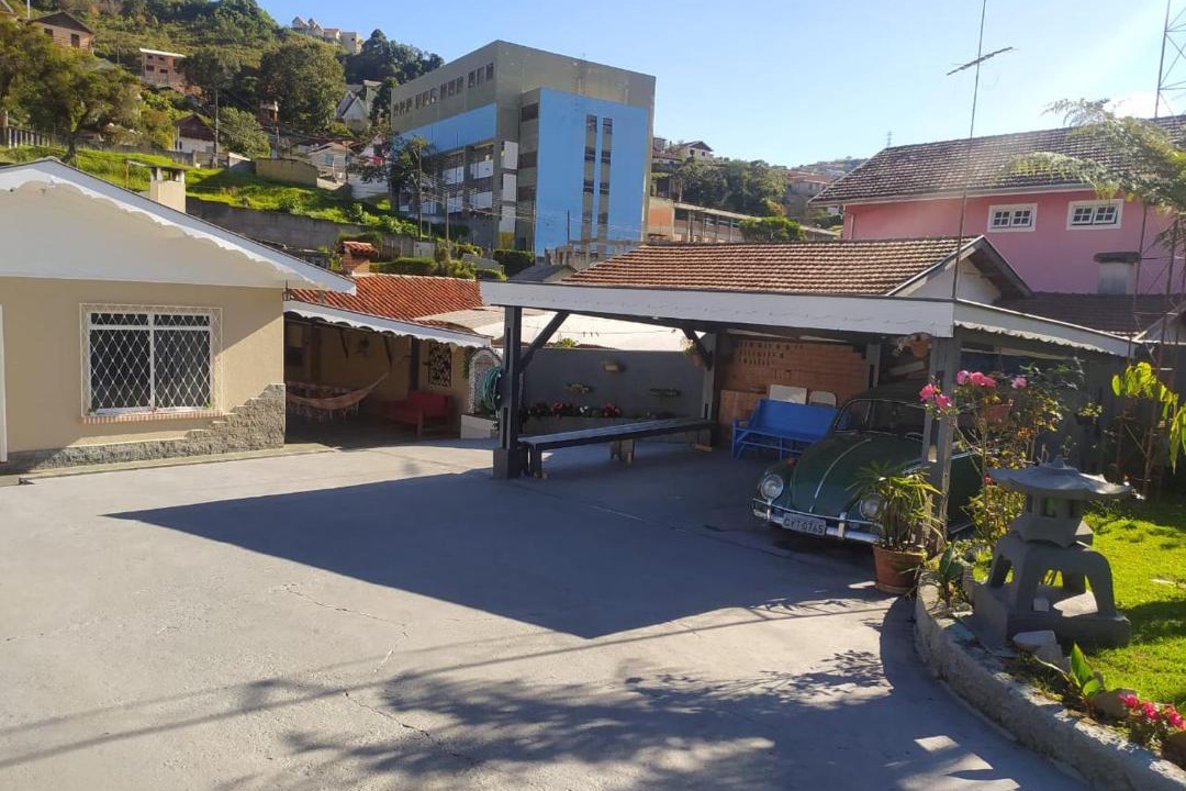 Photo of Buildings in V Cristina