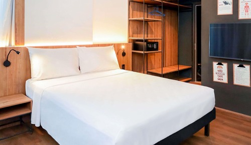 Family Room with 1 double bed and 2 bunk beds