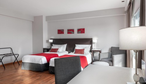 Room, 3 Twin Beds, Non Smoking, City View
