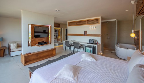 Suite (Royal Saccaro)