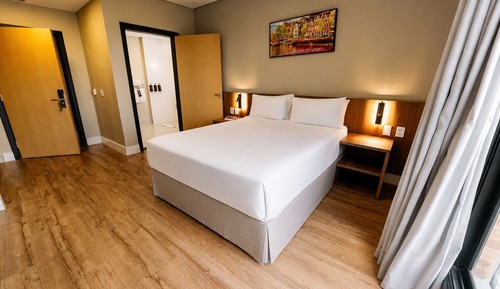 Superior Room, 1 Queen Bed, Mobility Accessible