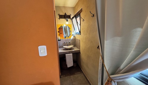 Standard Double Room (Amarilla)