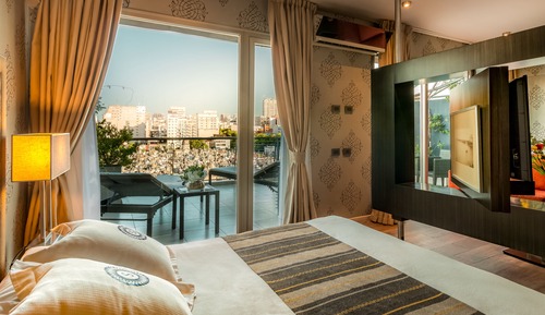Penthouse, City View