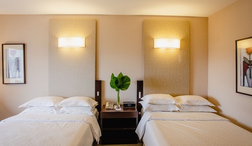 Club Room, 2 Queen Beds, City View