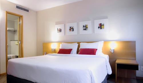 Standard Room, 1 King Bed