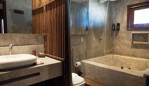 Luxury Room, Bathtub