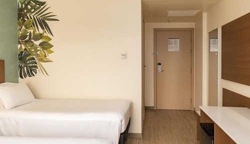 Triple Room, Multiple Beds