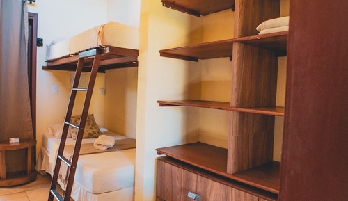 Shared Dormitory, Women only (Ventilador)