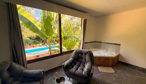 Deluxe Suite, Pool View