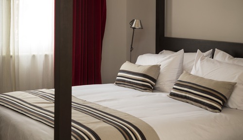 Room, 1 Queen Bed (Colonial)