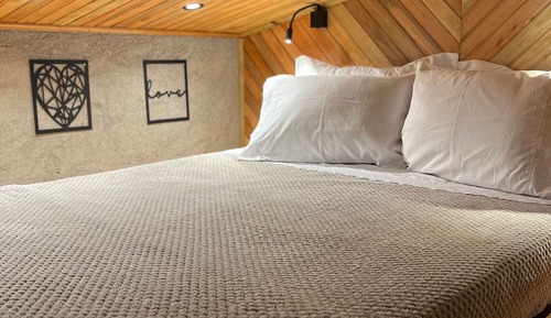 Design Chalet, Jetted Tub
