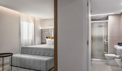 Grand Premium King Bed