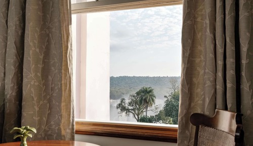 Deluxe Falls View Room