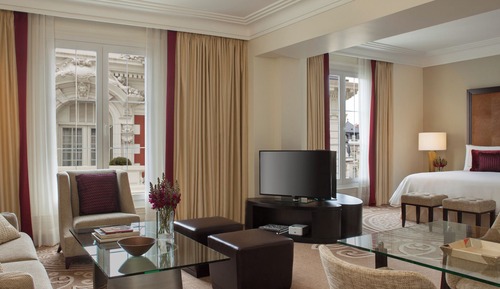 Studio Suite (E-Lounge)