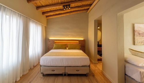 Superior Suite, Hill View