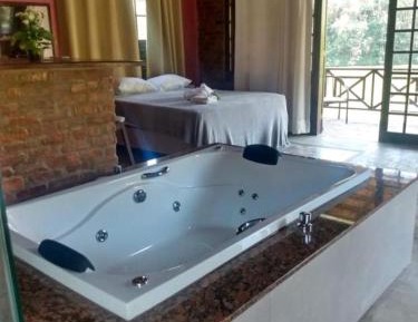 Deluxe Suite with Spa Bath
