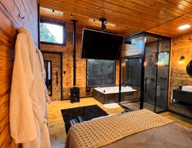 Queen Room with Spa Bath