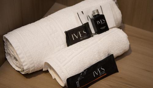 Queen Suite with Spa Bath