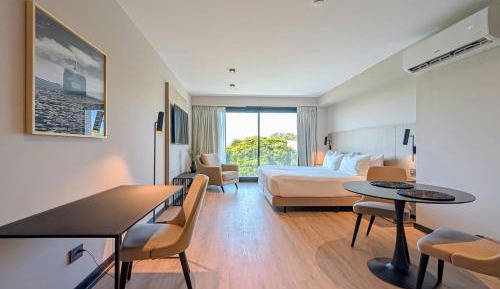 Studio Apartment with One King or Two Twin Beds - City View