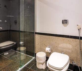 Deluxe Queen Suite