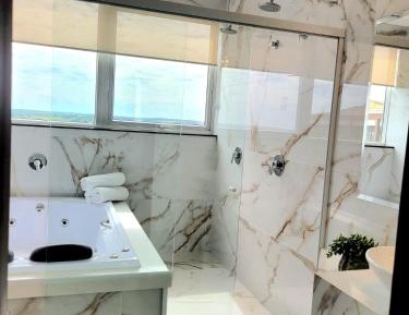 Suite with Hot Tub
