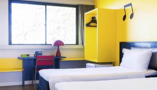 Apartment with Two Single Beds