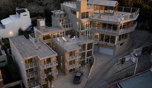 One-Bedroom Apartment with Sea View