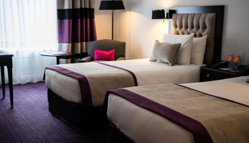 Deluxe Room Twin Beds