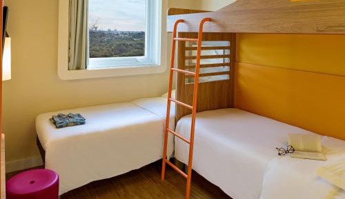 Quarto Superior com 1 beliche e 1 cama de solteiro