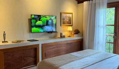Suite with Garden View