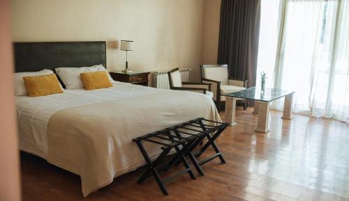 Suite with Garden View